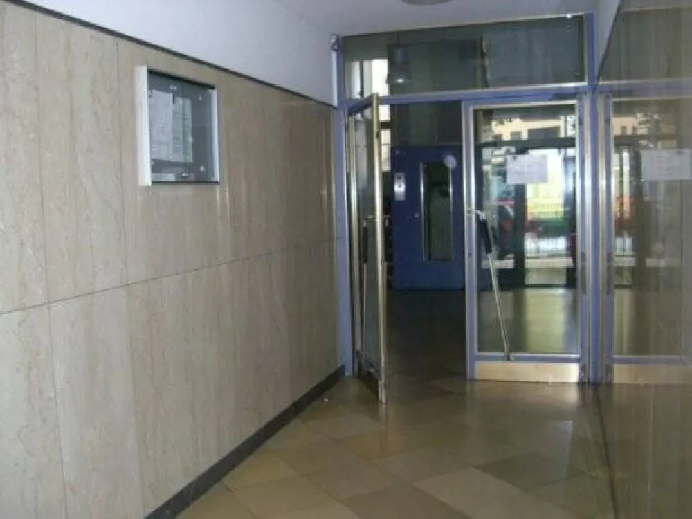 1 Zi.-City-Appartement mit Einbauküche, weißem Duschbad, Laminat. Ruhige Innenhofseite. Köln-Zentrum. Nah zu UNI, FH, TH, Fresenius, ISM, KathHo