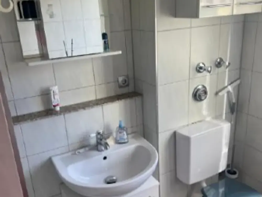 Living with Character: One-Room Apartment in Erlangen-Büchenbach