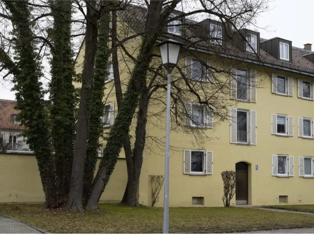 Renovierte 3-Zimmer-Dachgeschosswohnung (WG geeignet)