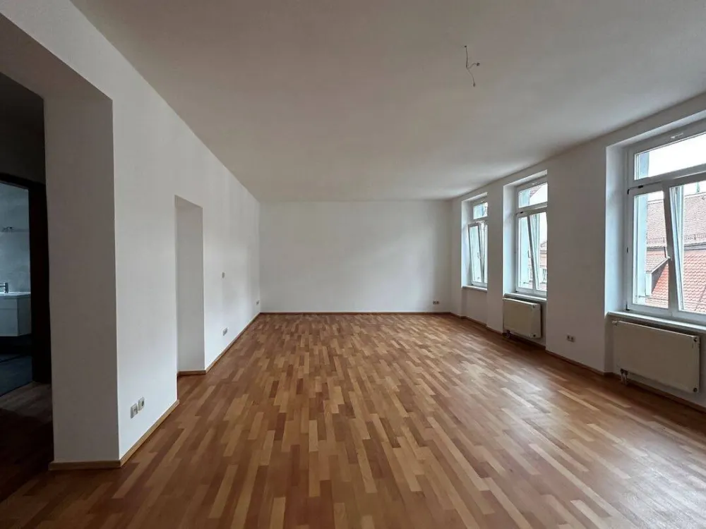 3-Room Apartment in Erfurt Old Town with Balcony