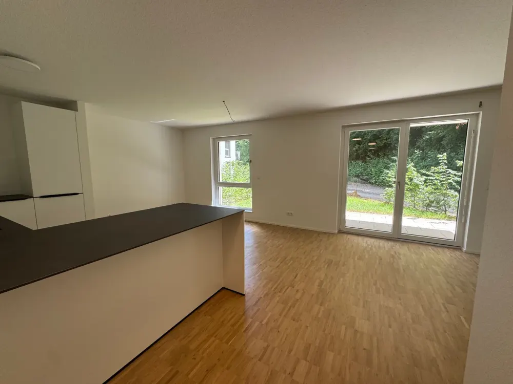 Moderne 3-Zimmer-Wohnung mit Terrasse und Garten