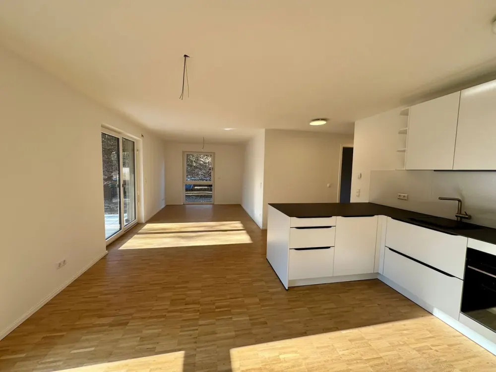 Moderne 3-Zimmer-Wohnung mit Terrasse und Garten
