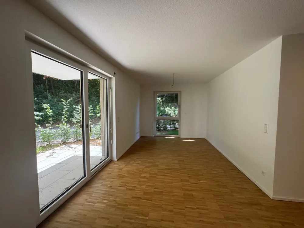 Moderne 3-Zimmer-Wohnung mit Terrasse und Garten