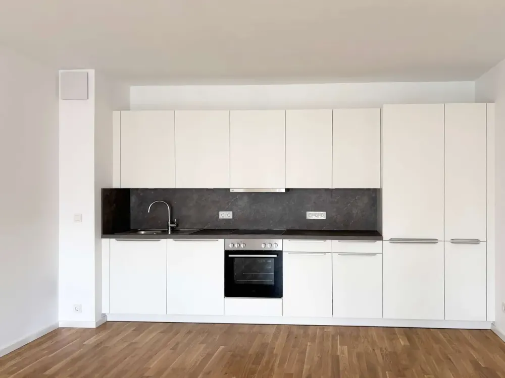 Drei Zimmer, eine Loggia und viel Licht