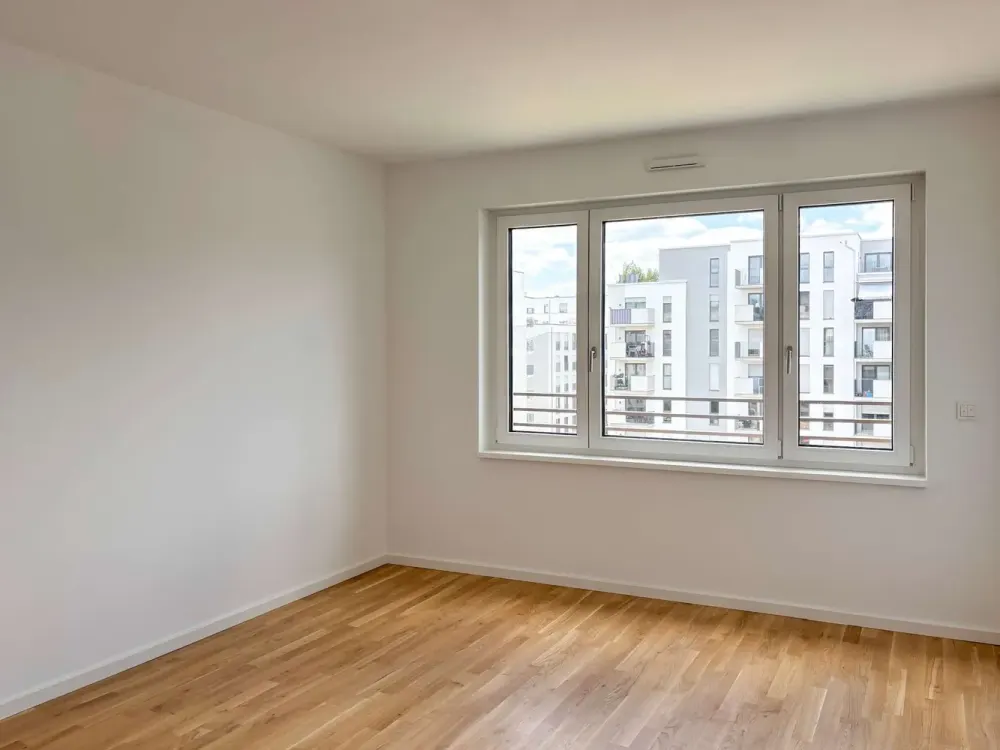 Drei Zimmer, eine Loggia und viel Licht
