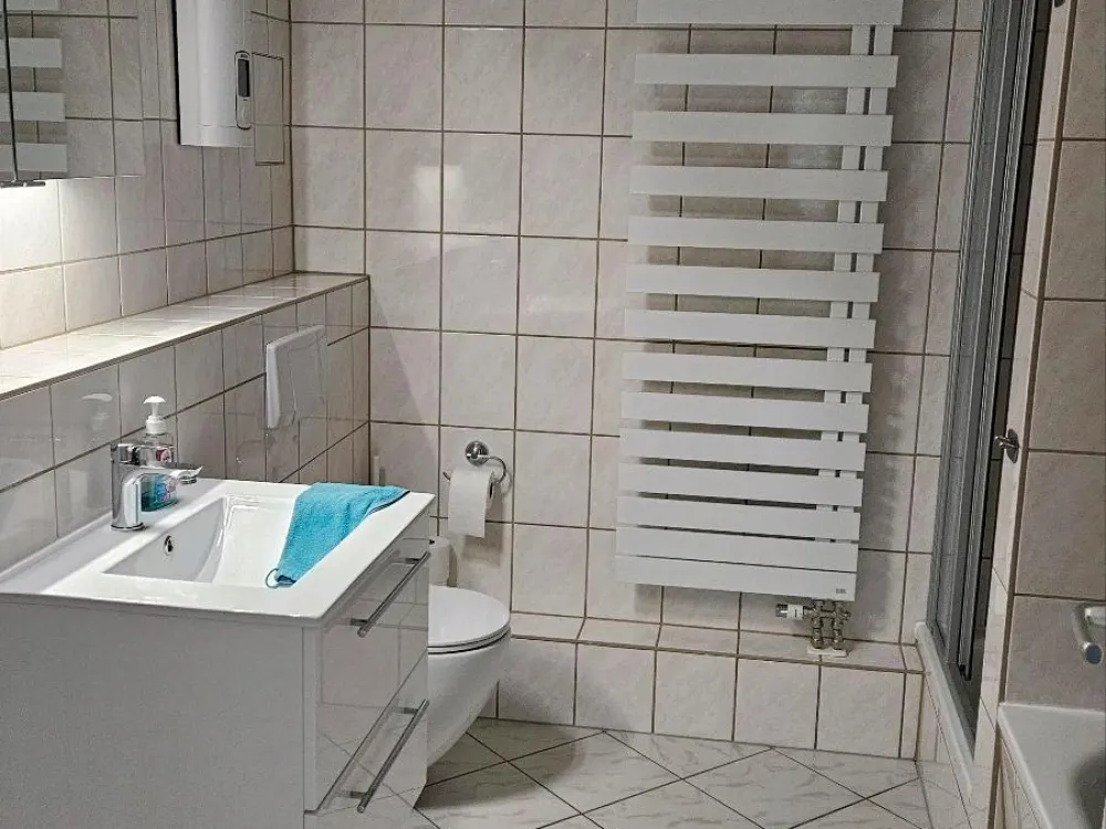 Beautiful 3-Room Apartment with Fitted Kitchen, Balcony, Underground Parking Space