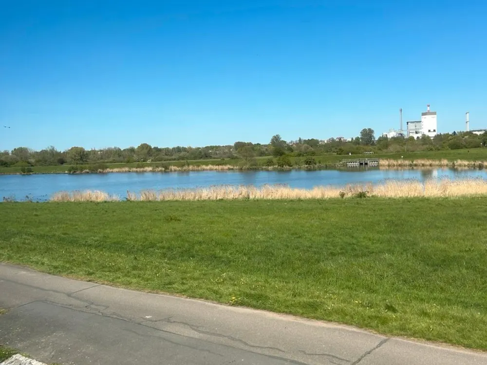 3-room apartment with fitted kitchen & dreamlike Werdersee view