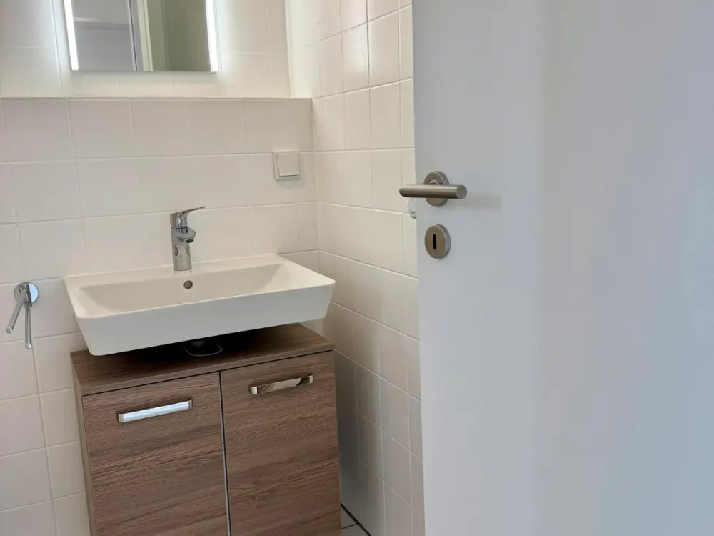Top maintained 1.5 room apartment near Uni Saarbrücken with kitchen + parking space