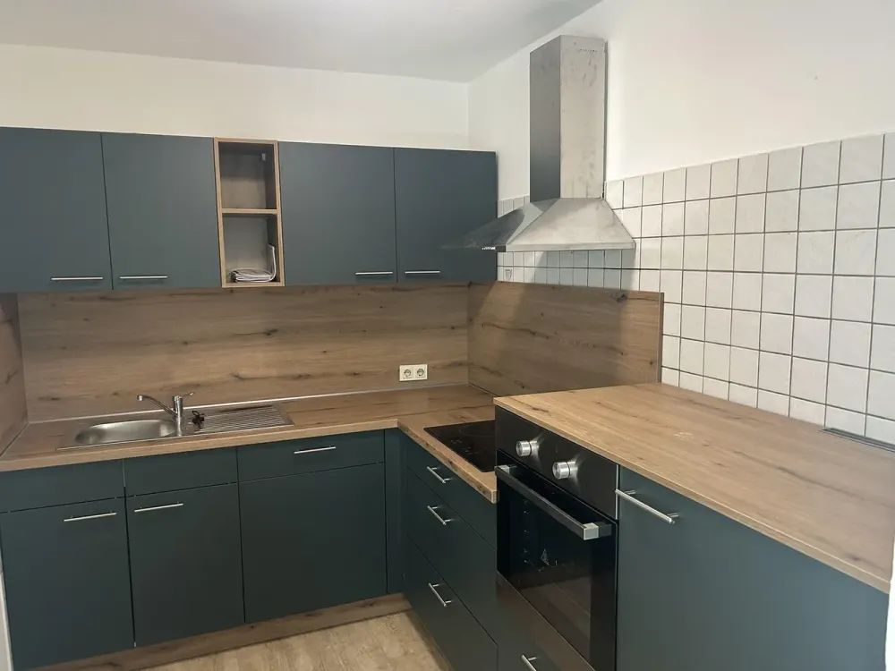 Barrier-free, wheelchair accessible, renovated 3-room apartment, no fitted kitchen, elevator, roof loggia, VK City, near Globus, available immediately