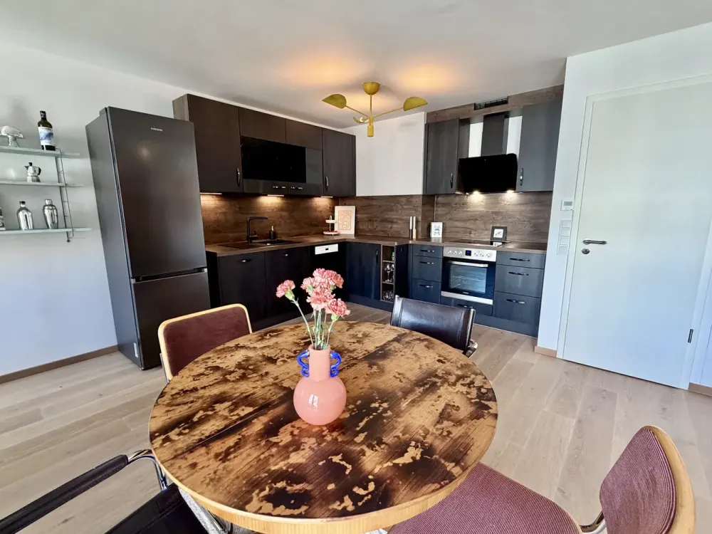 High-quality furnished maisonette with balcony in central, quiet location