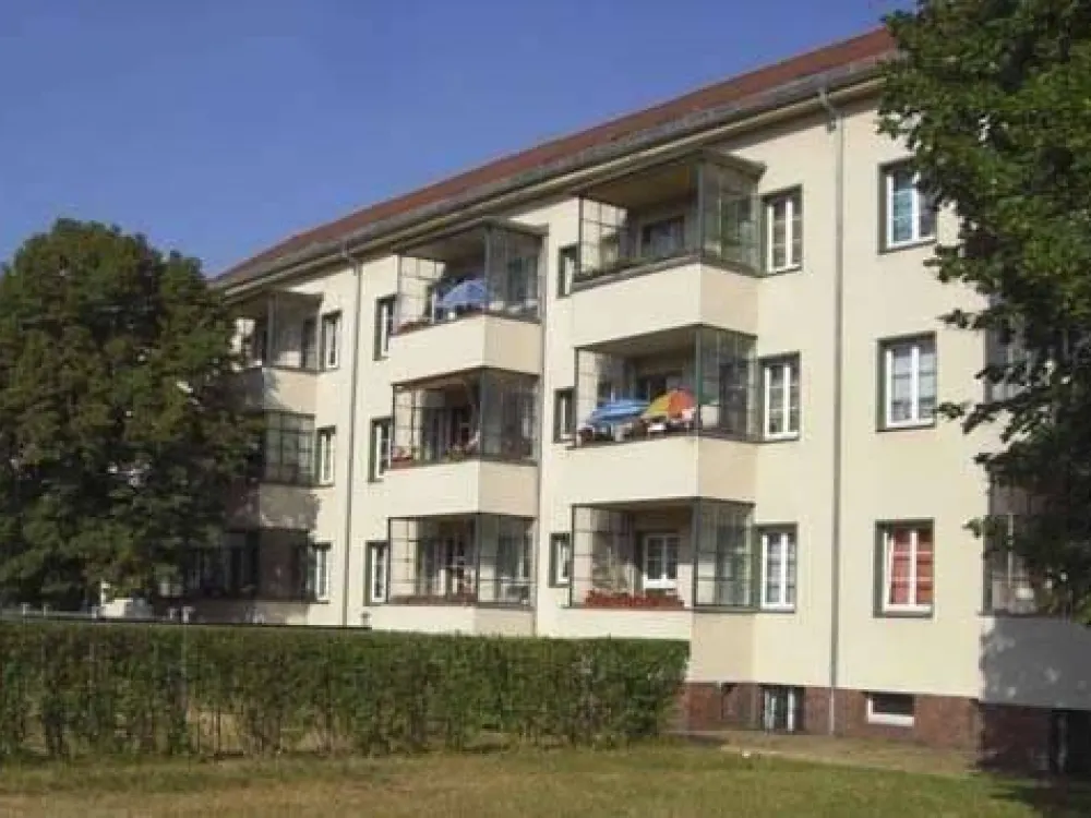 Beautiful 2-Room Old Building Apartment with Balcony Seeks New Tenant