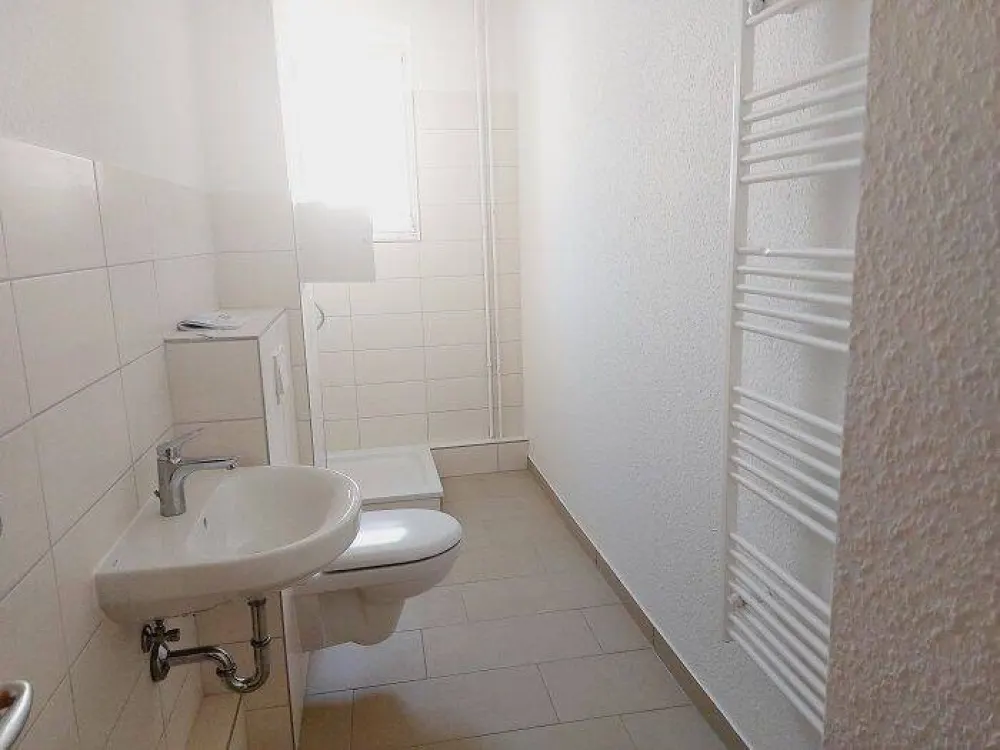 Beautiful 2-Room Old Building Apartment with Balcony Seeks New Tenant