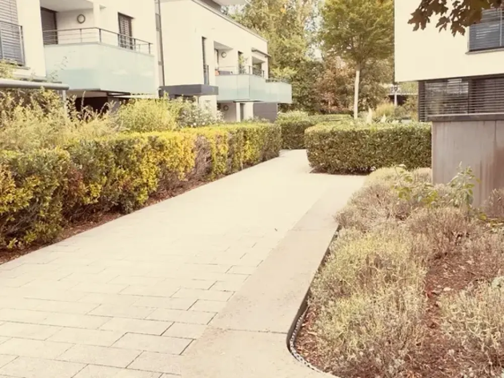 Modern 2-Room Apartment, Fitted Kitchen, Terrace, Ornamental Garden, Very Quiet Location
