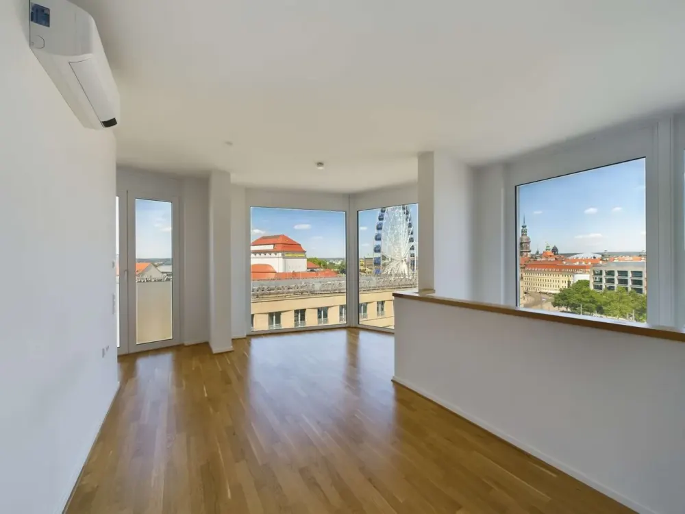 Spacious 2-Room Apartment Near Semperoper, Ideal for Singles + Couples | MaryAnn