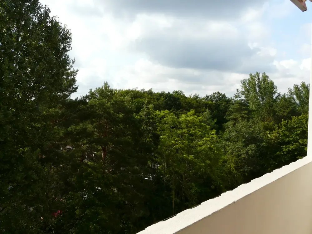 Beautiful 3-Room Apartment with Balcony - Quiet Location