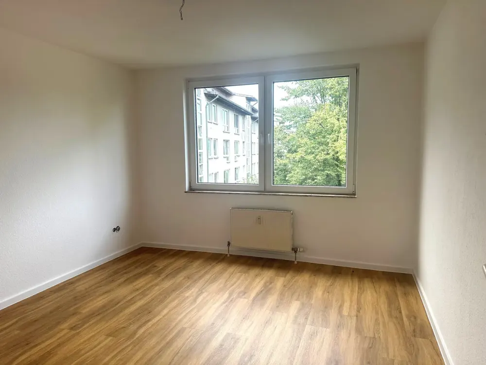 Nicely Laid Out 3-Room Apartment with Balcony!