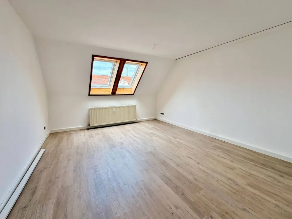 Inklusive Einbauküche: Sanierte 2-Raum-Wohnung im Erstbezug