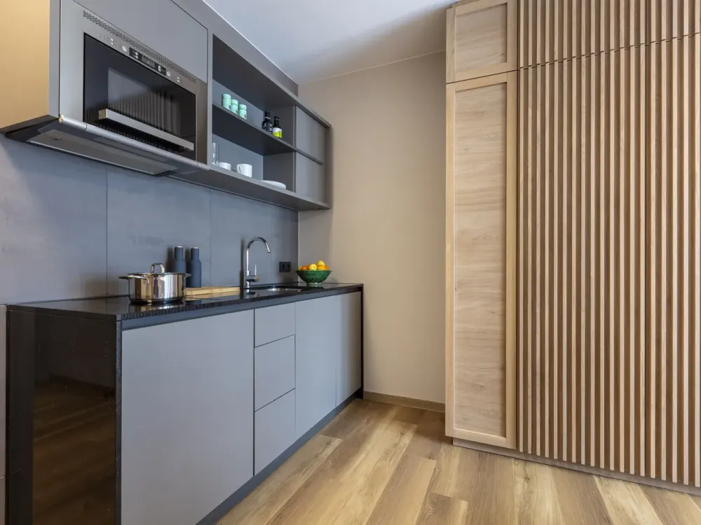 Furnished Medium Studio with Exclusive Amenities: Rooftop Terrace, Gym & More