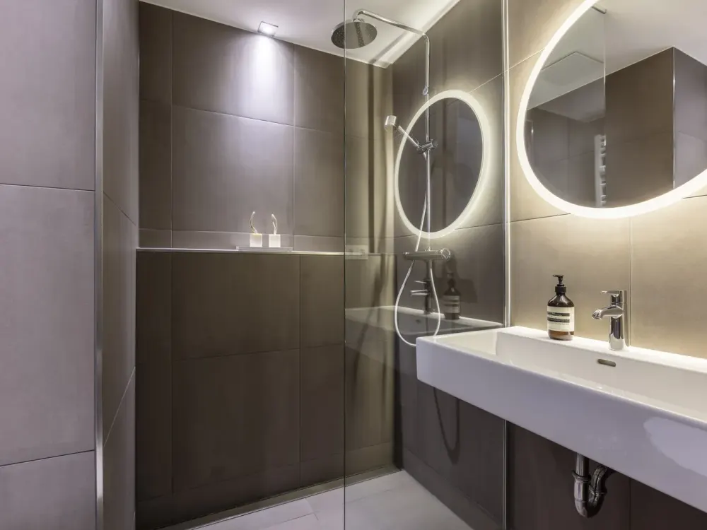 Furnished Medium Studio with Exclusive Amenities: Rooftop Terrace, Gym & More