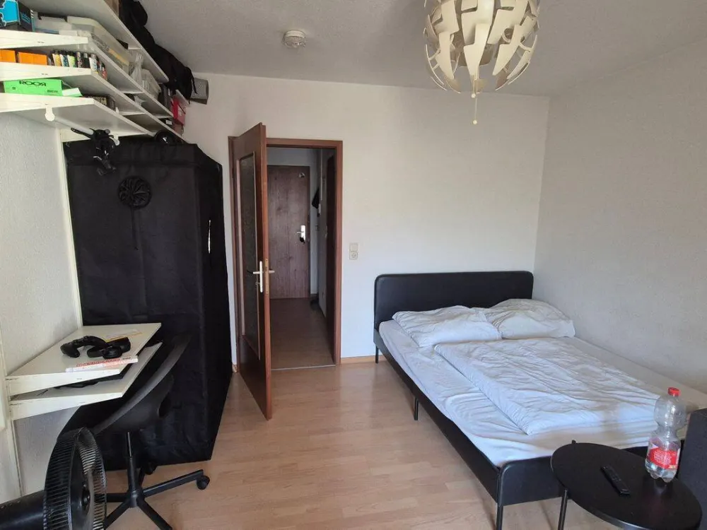 شقة غرفة واحدة مشرقة مع شرفة ومطبخ مجهز في Karlsruhe-Waldstadt
