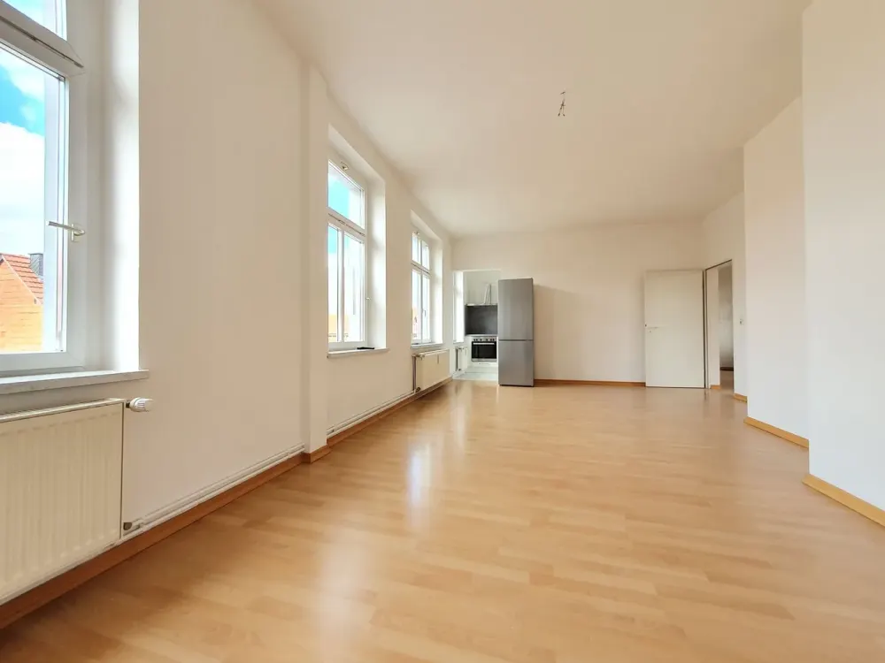 Very spacious 2-room apartment with great fitted kitchen without transfer fee!