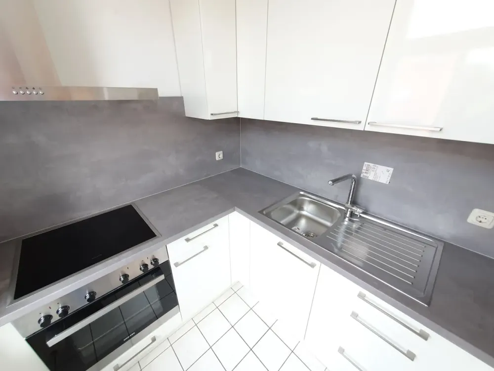 Very spacious 2-room apartment with great fitted kitchen without transfer fee!