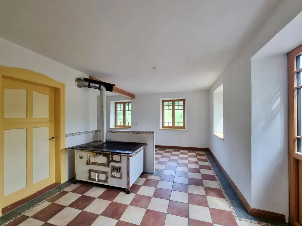 Special Living in Idyllic Location: Spacious Ground Floor Apartment with Charm