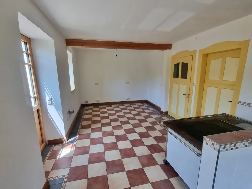 Special Living in Idyllic Location: Spacious Ground Floor Apartment with Charm