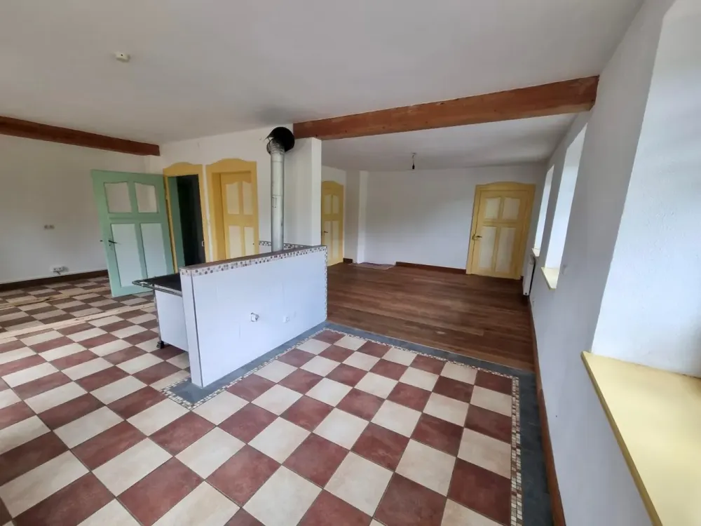 Special Living in Idyllic Location: Spacious Ground Floor Apartment with Charm