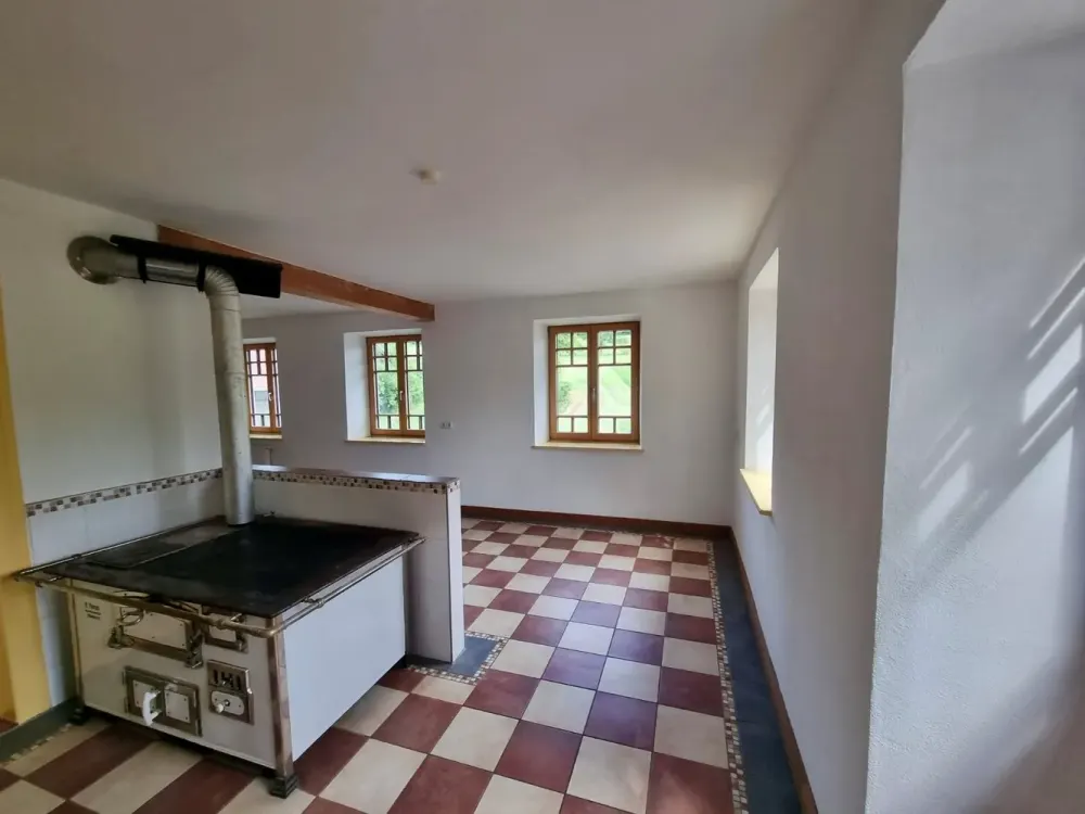 Special Living in Idyllic Location: Spacious Ground Floor Apartment with Charm
