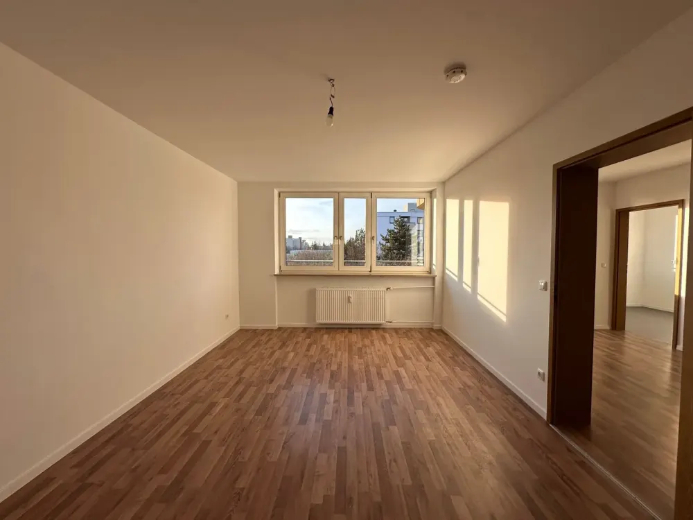 Modern 3.5 Room Apartment with Balcony for Rent