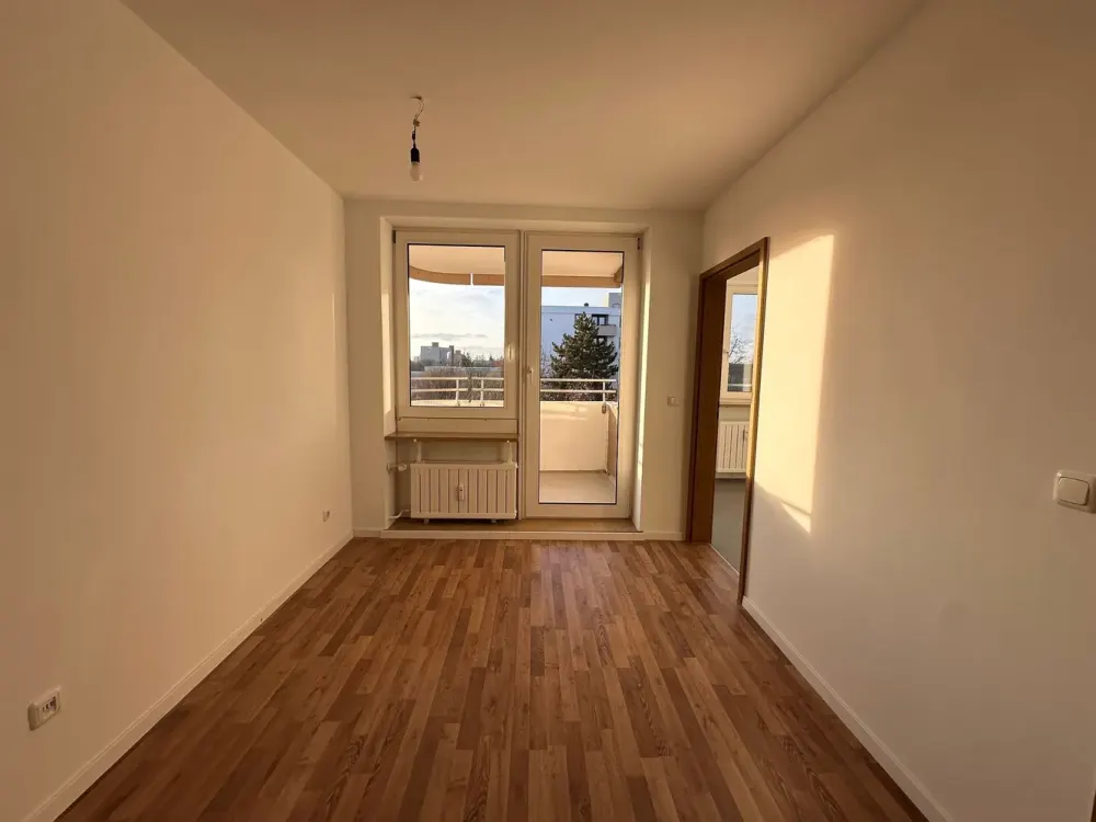 Modern 3.5 Room Apartment with Balcony for Rent
