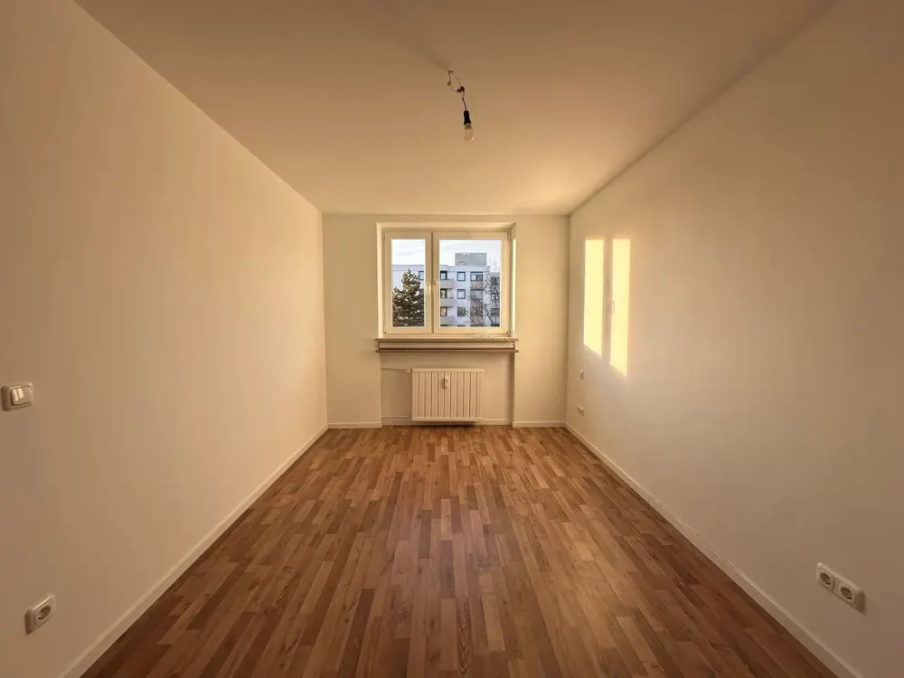 Modern 3.5 Room Apartment with Balcony for Rent
