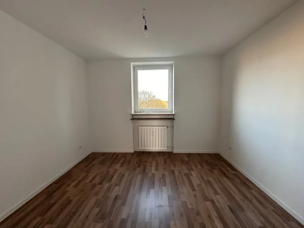 Modern 3.5 Room Apartment with Balcony for Rent