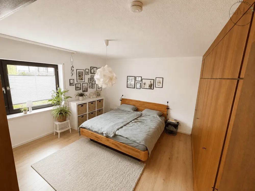 Modern. Großzügig. Mittendrin., Charmante 4-Zimmer-Wohnung mit Balkon in Ettlingen-Neuwiesenreben