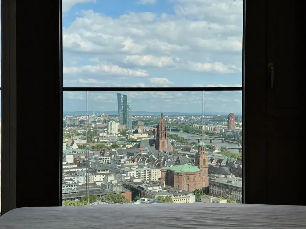 FOUR: Stylish 2-Room Apartment with Main River View
