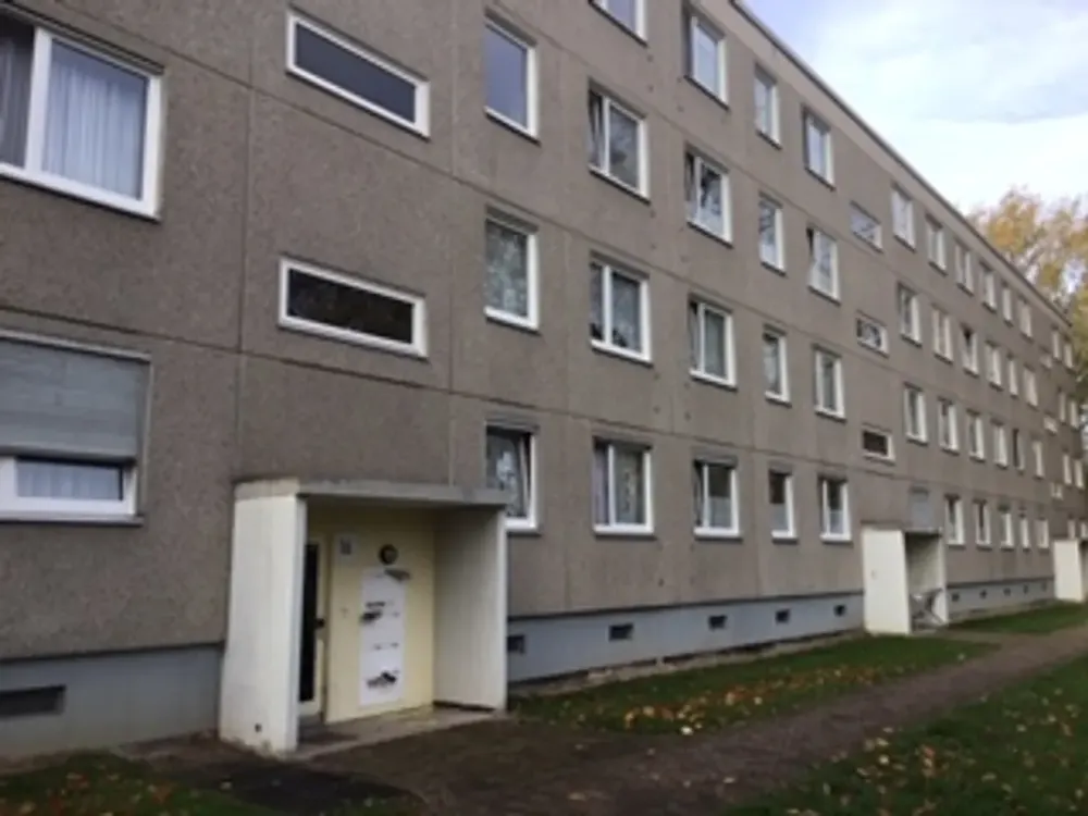 Beautiful 3-Room Apartment Seeks Tenant