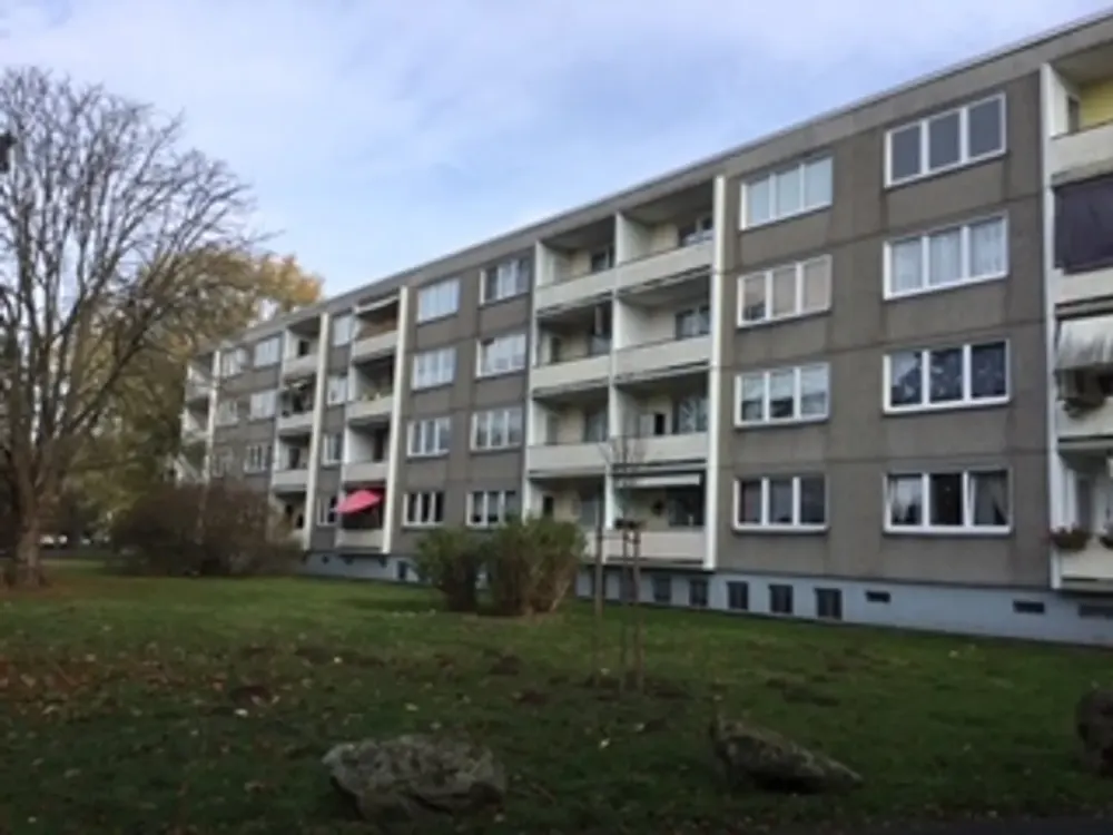 Beautiful 3-Room Apartment Seeks Tenant