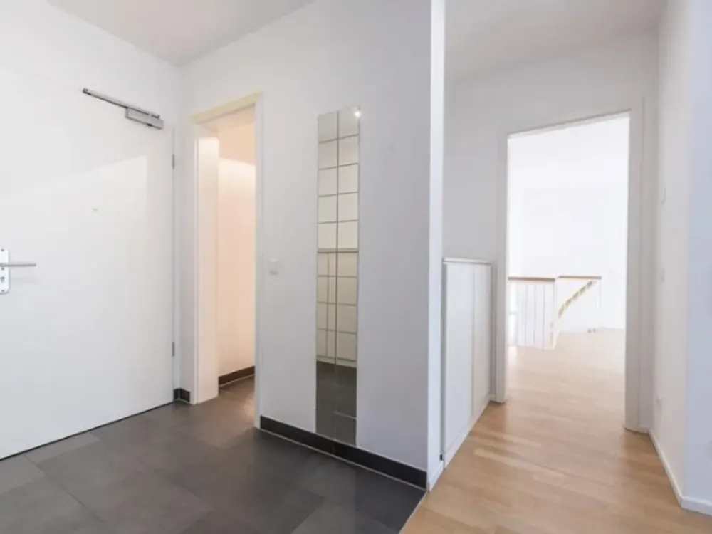 Maisonette apartment with open floor plan and idyllic terrace in Obergiesing