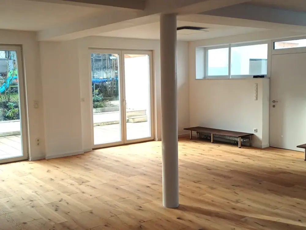 Newly renovated 3 1/2 room ground floor old building apartment Eichenplatz incl. large terrace/small garden (also for studio/office/..)