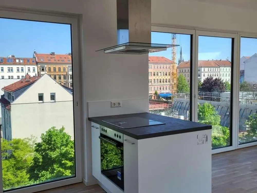 New Tenant Wanted: 3 Rooms, 81sqm with Fitted Kitchen and Great View