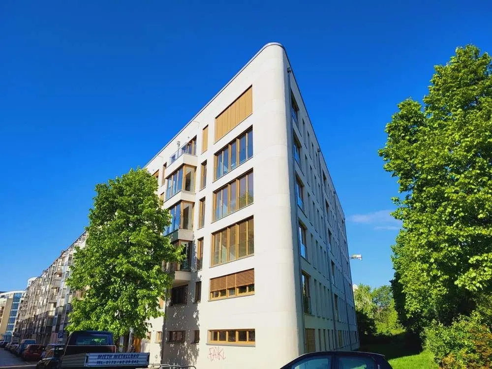New Tenant Wanted: 3 Rooms, 81sqm with Fitted Kitchen and Great View