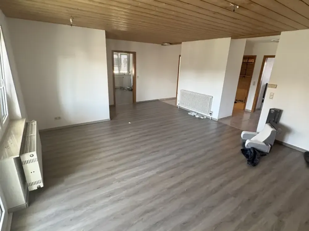 Bright 4-Room Apartment with Balcony & Parking Space in Aitrach
