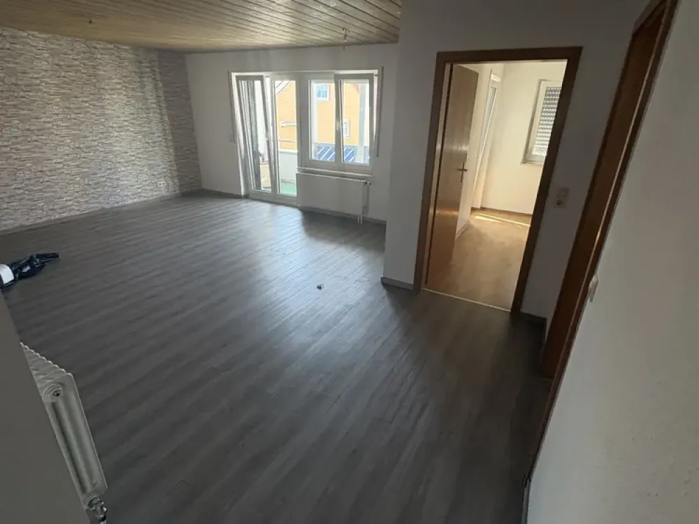 Bright 4-Room Apartment with Balcony & Parking Space in Aitrach