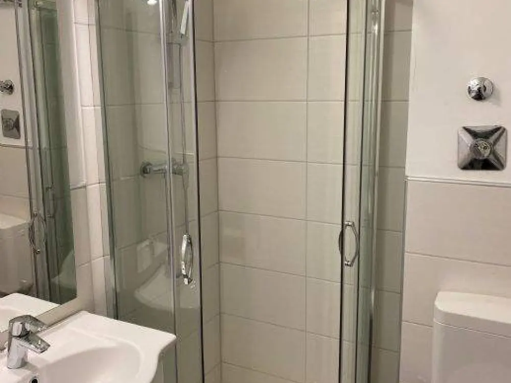 1 room, kitchenette, bathroom, near university