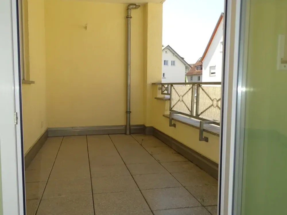 Very nice, centrally located 3-room apartment with balcony and fitted kitchen