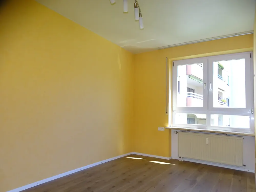 Very nice, centrally located 3-room apartment with balcony and fitted kitchen