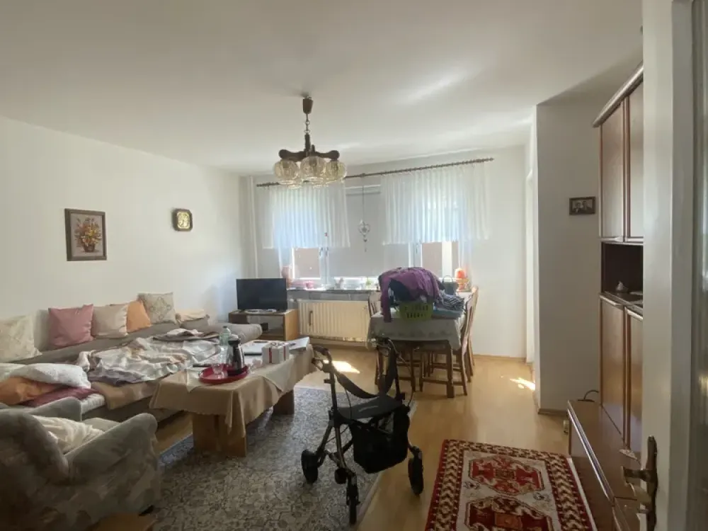 Bright 3-Room Apartment with Kitchen and Bathroom for Comfortable Living