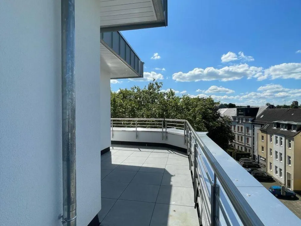 Modern Penthouse Apartment with Spacious Roof Terrace, Living Above the Roofs of Paderborn