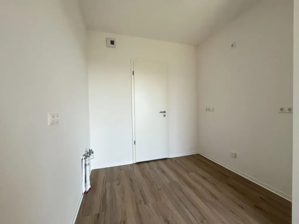 New Build: Modern 3-Room Apartment with Daylight Bathroom and Loggia in Zentrum-Ost | Optional with Fitted Kitchen